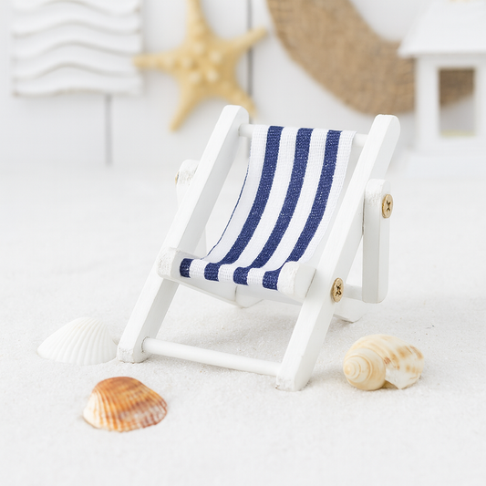 Miniatur Liegestuhl blau weiß Holz Stoff 5cm maritim Sommer Urlaub Puppenhaus Diorama Modellbau Dekofigur