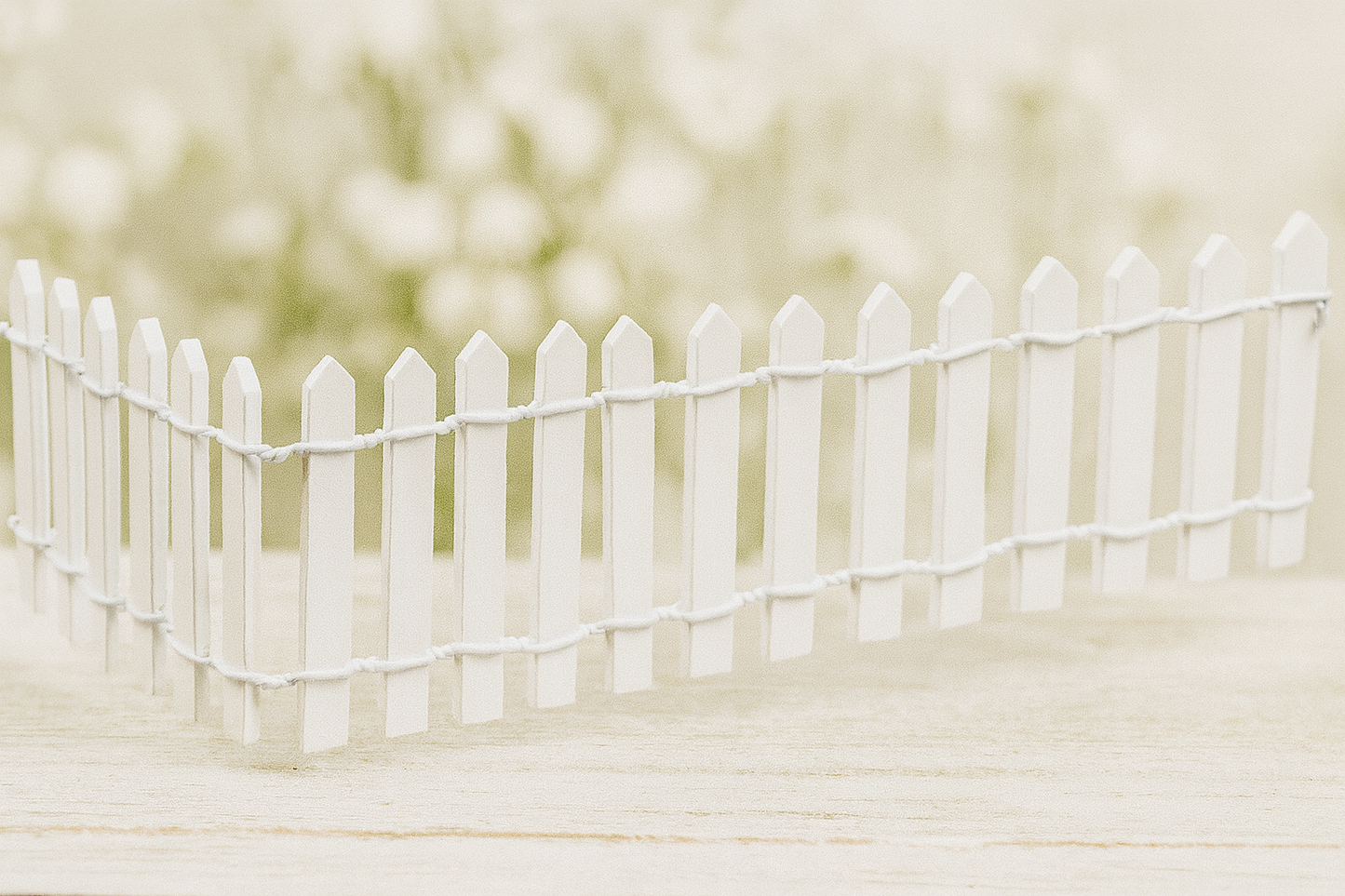 Miniatur Gartenzaun aus Holz in weiß für Wichtelhaus