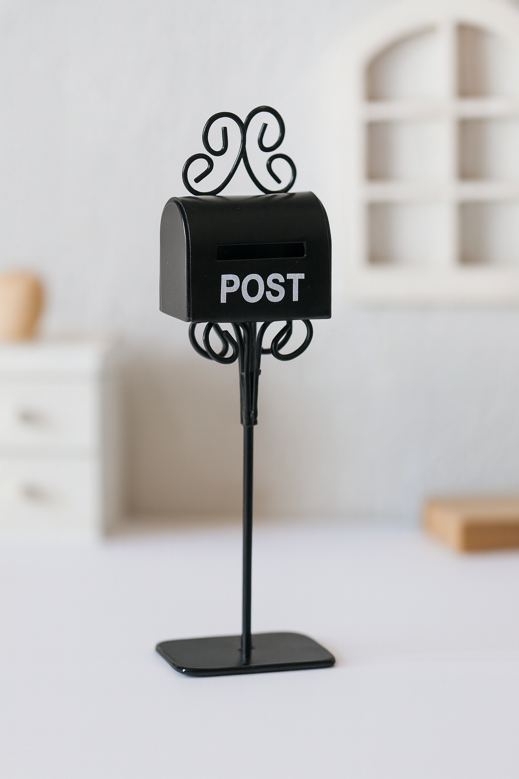 Miniatur Briefkasten Metall 11 cm mit „POST“-Aufschrift in schwarz