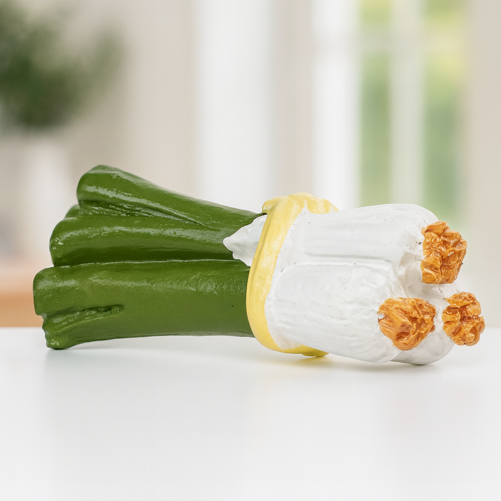 Miniatur Frühlingszwiebeln Bündel aus Polyresin, weiß-grüner Lauch, Wichtel Zubehör und Dekoration für Geldgeschenke