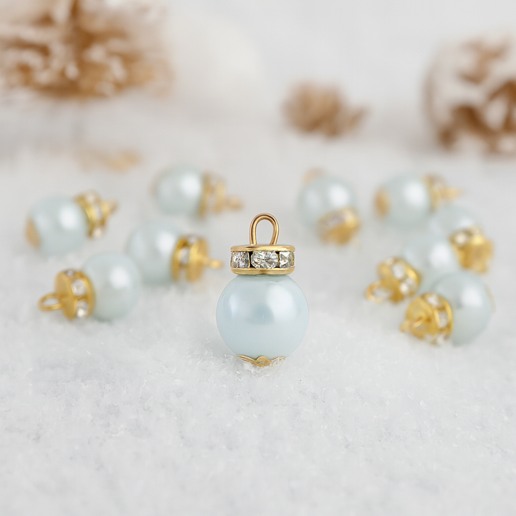 Miniatur Christbaumkugeln eisblau aus Kunststoff, ca. 1 cm, Wichtel Zubehör für Diorama und Wichtelhaus