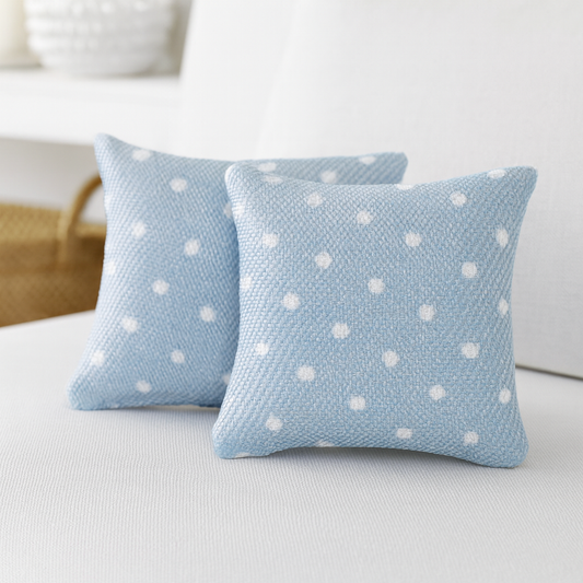 Miniatur Kissen grau mit weißen Punkten aus Stoff als Wichtel Zubehör