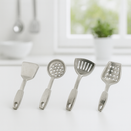 Miniatur Küchenzubehör 4-teilig silberfarben ca. 3 cm als Wichtel Zubehör für Wichtelhaus