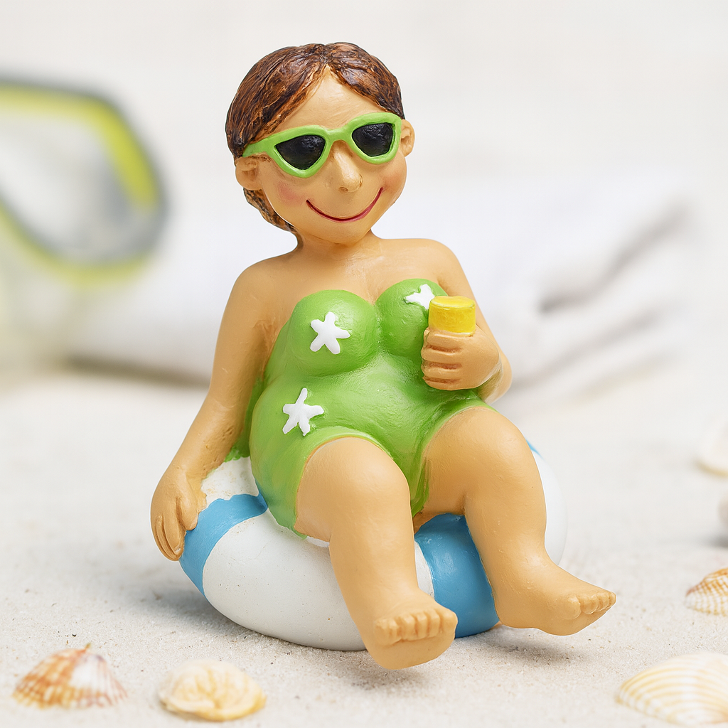 Badeurlauberin im Schwimmreif Miniatur aus Polyresin als Dekofigur für Urlaub Geldgeschenk Diorama Modellbau Puppenhaus