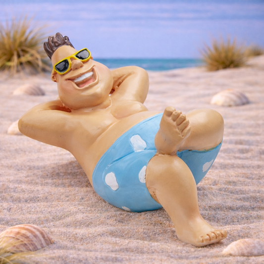 Badeurlauber liegend 13cm aus Polyresin mit Sonnenbrille als Dekofigur für Urlaub Geldgeschenk Diorama Modellbau Puppenhaus