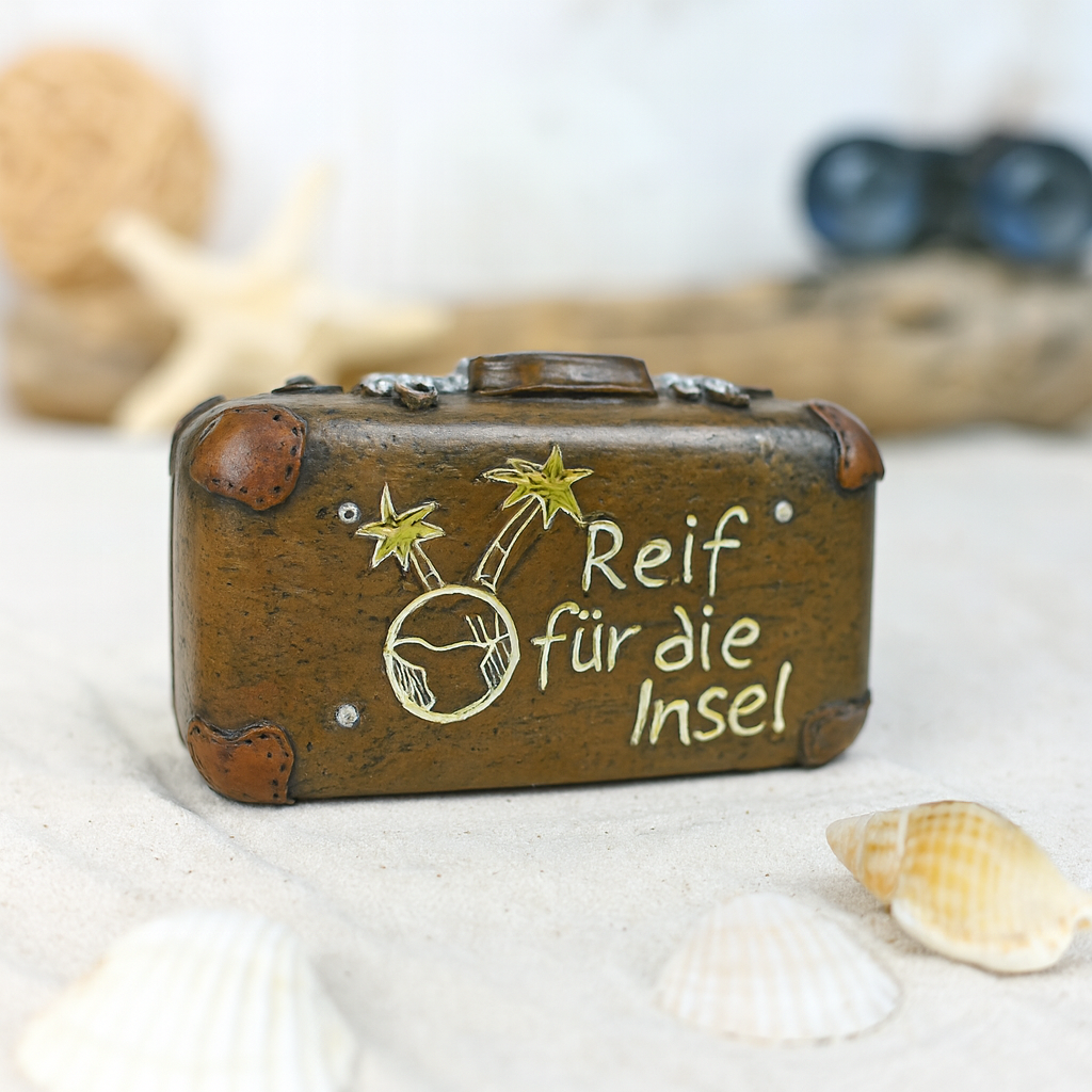 Reisekoffer Miniatur Dekofigur Polyresin „Reif für die Insel“ Geldgeschenk Zubehör Urlaub Diorama Modellbau brauner Koffer mit Stickern