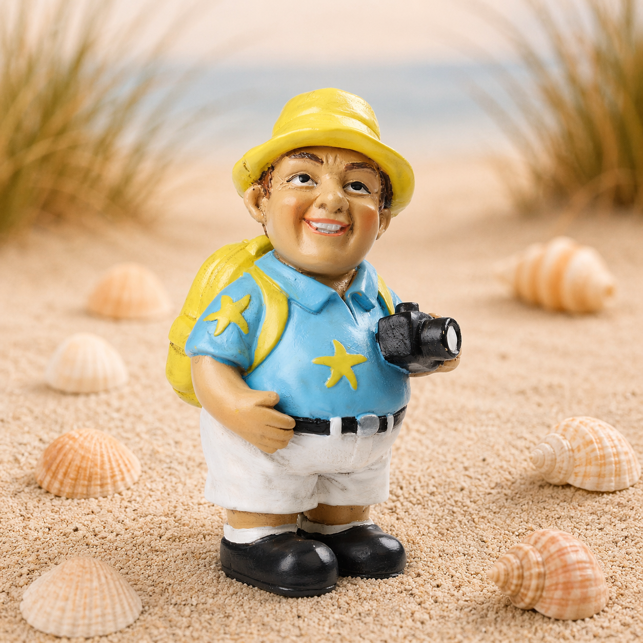 Urlauber Miniatur Dekofigur Mann mit Kamera und Rucksack aus Polyresin 8cm Reisen Urlaub Geschenkidee Diorama Modellbau