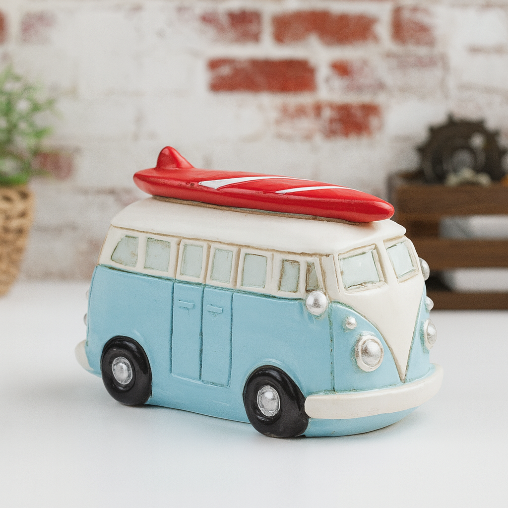 Campingbus Miniatur Dekofigur aus Polyresin 4,5 cm hellblau weiß mit Surfbrett Camper Reisen Urlaub Modellbau Diorama Geschenkidee Zubehör