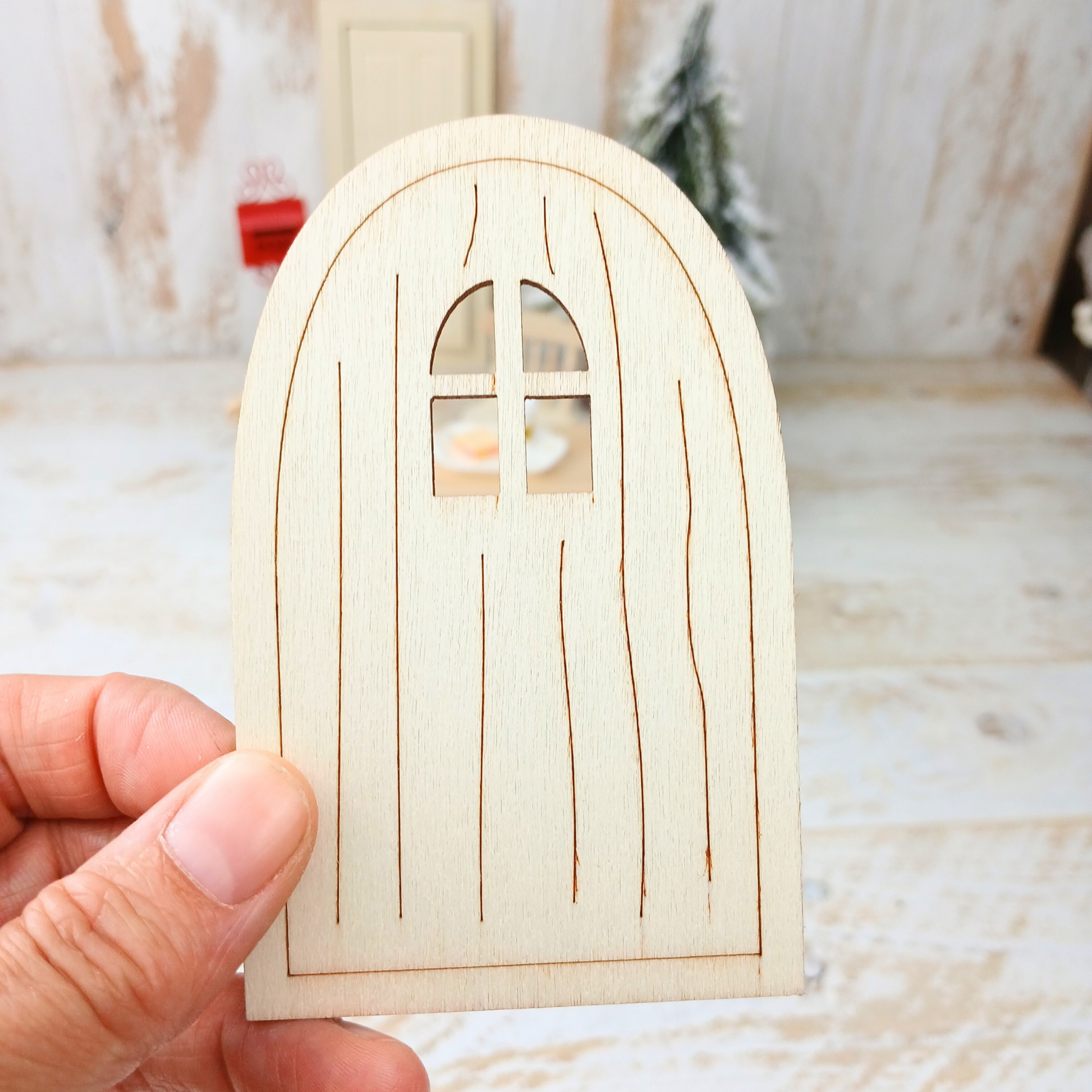 Miniatur Wichteltür aus Holz mit Fenster 6×9,5 cm, Wichtel Zubehör für Wichtelhaus und Geldgeschenke